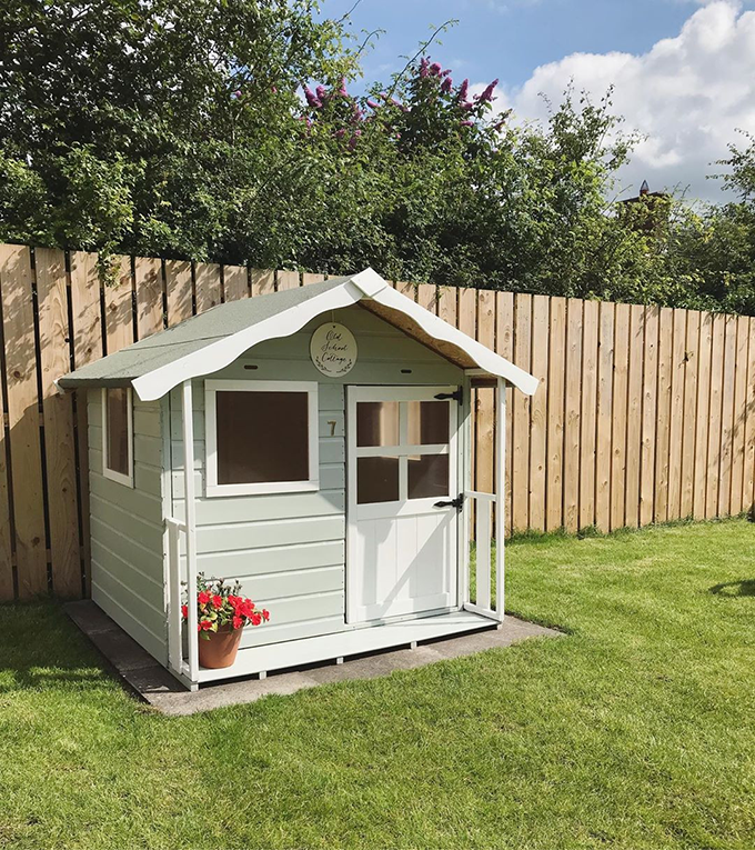 Lindsey's Poppy playhouse Lindsey's Poppy playhouse
