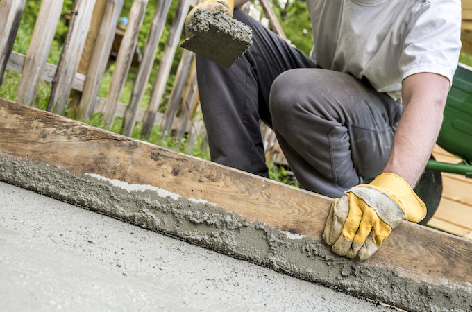 Levelling wet concrete before dries Levelling wet concrete before dries
