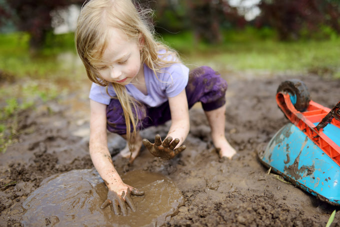 girl-playing-in-the-mud girl-playing-in-the-mud